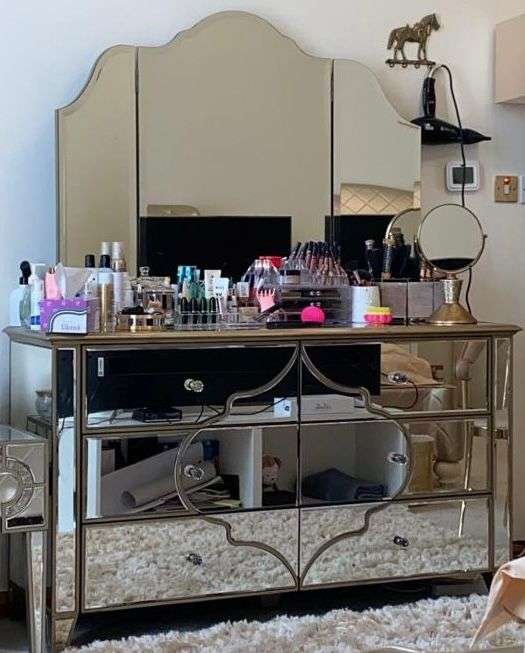 Dressing table with mirror
