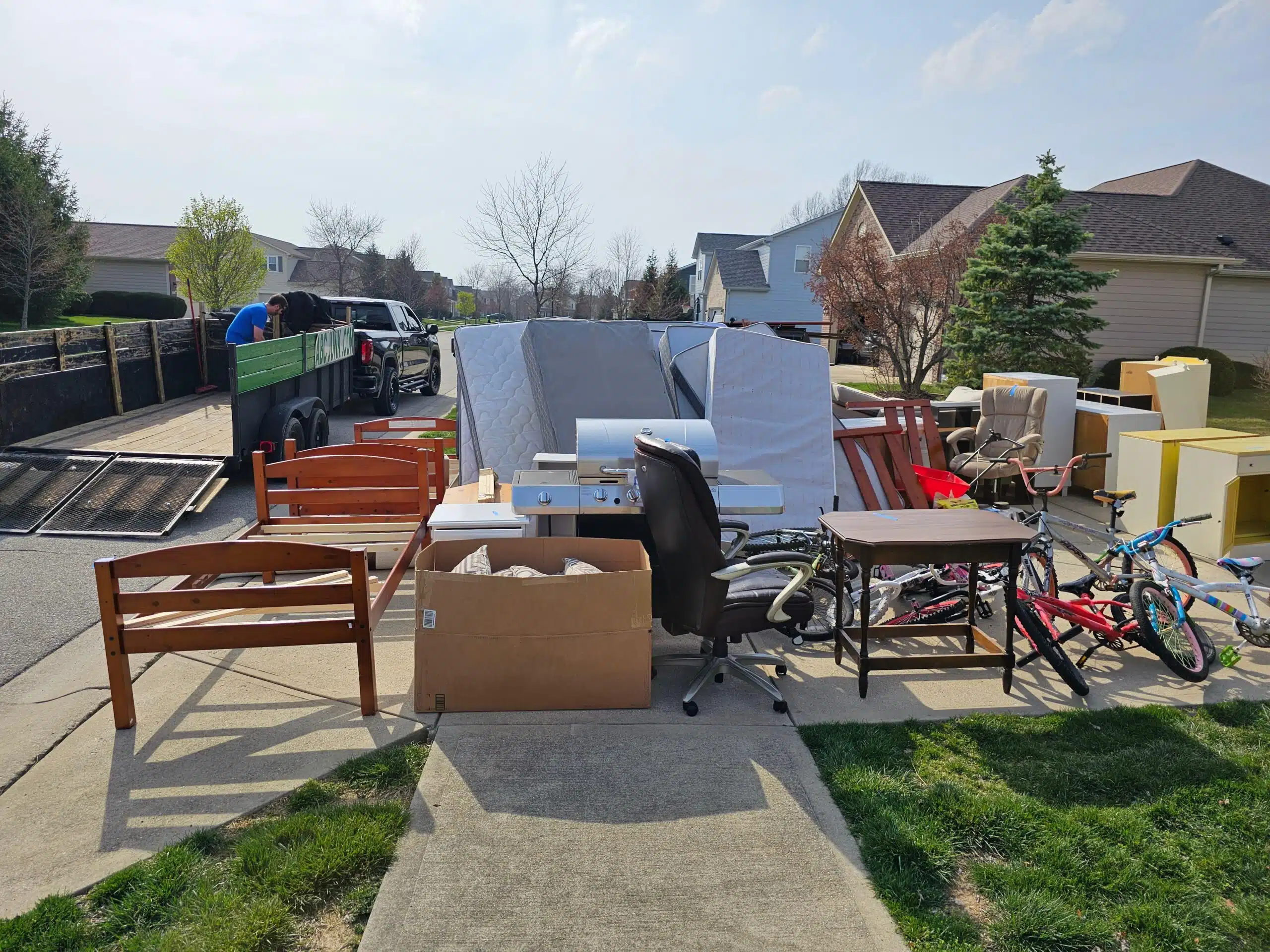 GARBAGE JUNK REMOVAL IN DISCOVERY GARDENS